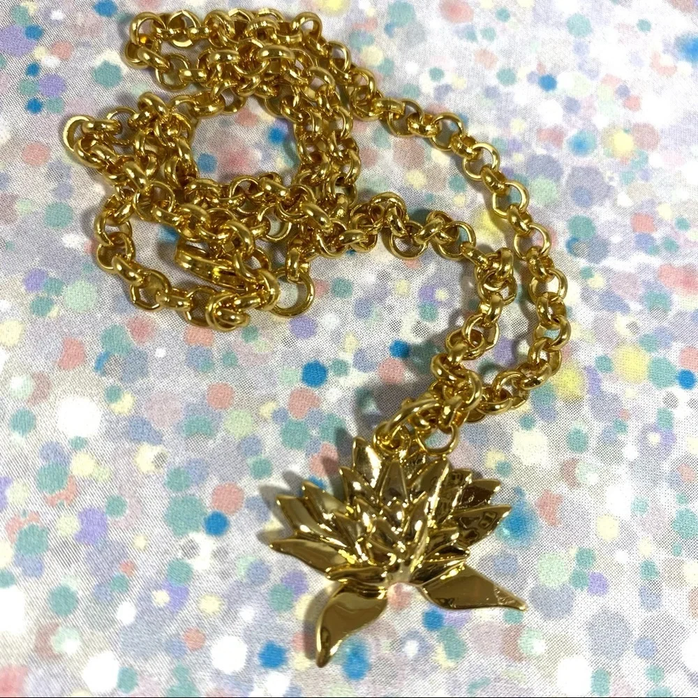 Lovely little gold-tone Lotus necklace